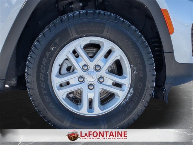 2023 Jeep Grand Cherokee Laredo 4x4