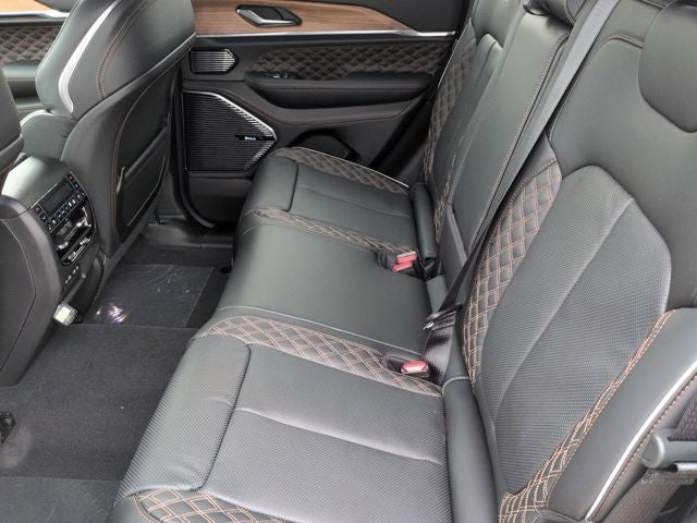 2026 Jeep Grand Cherokee GRAND CHEROKEE SUMMIT 4X4