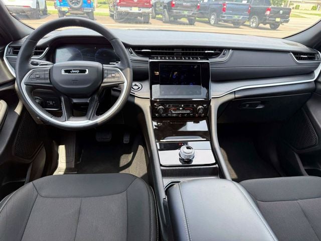 2025 Jeep Grand Cherokee L Laredo X 4x4