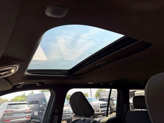 2025 Jeep Grand Cherokee L Laredo X 4x4