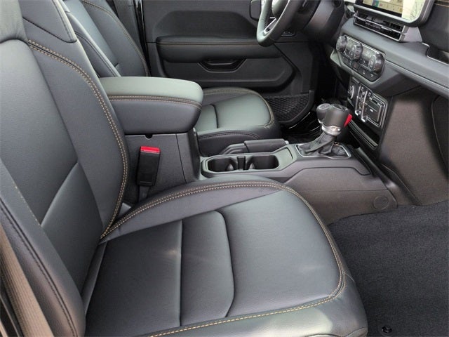 2026 Jeep Gladiator GLADIATOR SAHARA 4X4