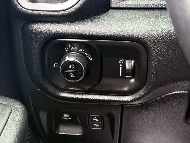 2020 RAM 1500 Big Horn Crew Cab 4x4 5'7' Box