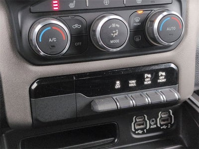 2020 RAM 1500 Big Horn Crew Cab 4x4 5'7' Box