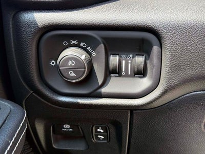 2025 RAM 1500 Laramie Crew Cab 4x4 5'7' Box