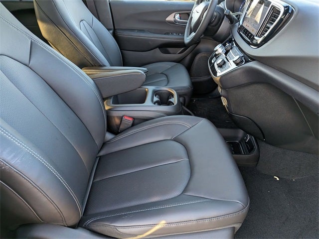 2026 Chrysler Voyager VOYAGER LX