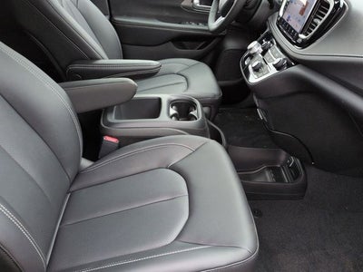 2026 Chrysler Pacifica PACIFICA SELECT AWD