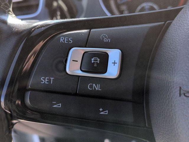 2017 Volkswagen Golf R 4-Door w/DCC & Navigation