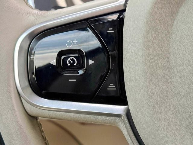 2018 Volvo XC90 T6 Momentum