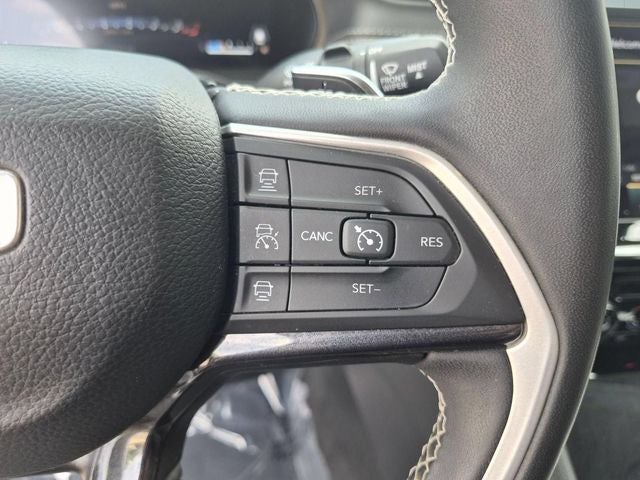2023 Jeep Grand Cherokee Laredo 4x4