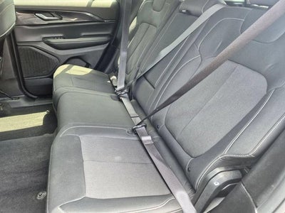 2023 Jeep Grand Cherokee Laredo 4x4
