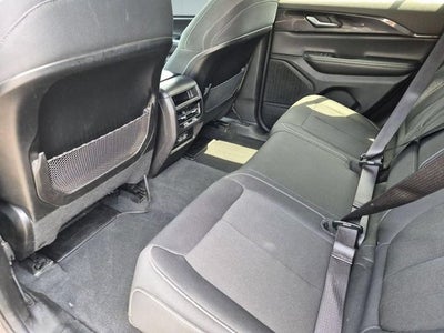 2023 Jeep Grand Cherokee Laredo 4x4