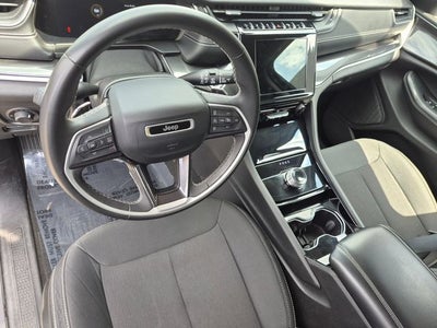 2023 Jeep Grand Cherokee Laredo 4x4