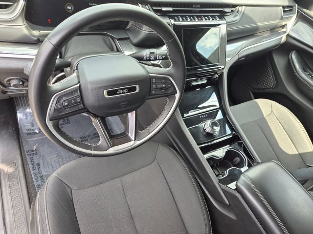 2023 Jeep Grand Cherokee Laredo 4x4