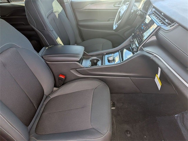 2025 Jeep Grand Cherokee GRAND CHEROKEE LAREDO X 4X4