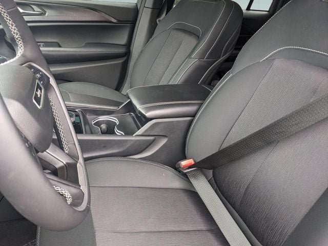 2025 Jeep Grand Cherokee Laredo X 4x4