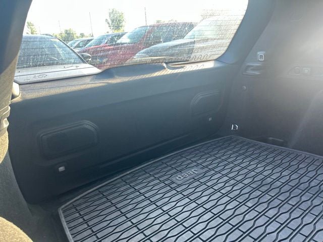 2022 Jeep Grand Cherokee Summit