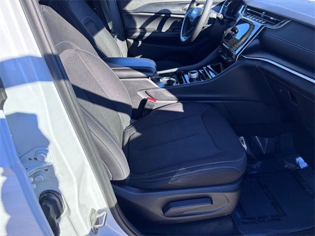 2023 Jeep Grand Cherokee L Laredo 4x4