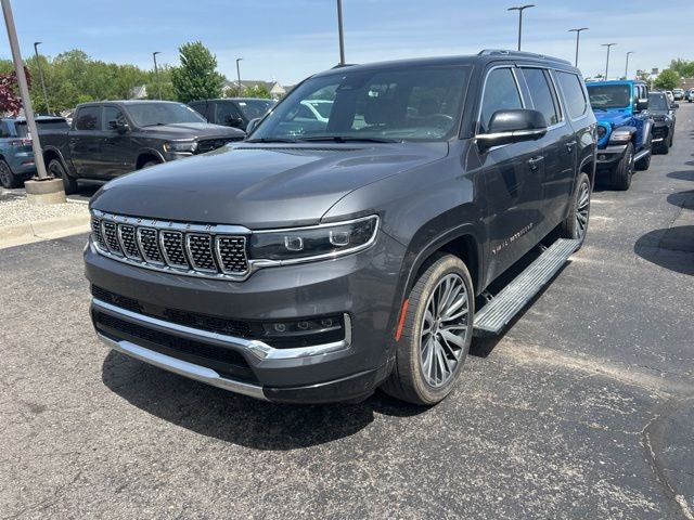 2024 Jeep Grand Wagoneer L's photo