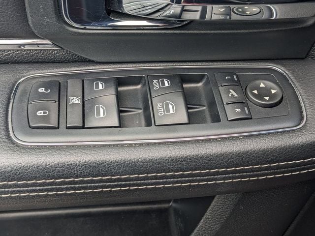 2017 RAM 1500 Laramie Crew Cab 4x4 5'7' Box