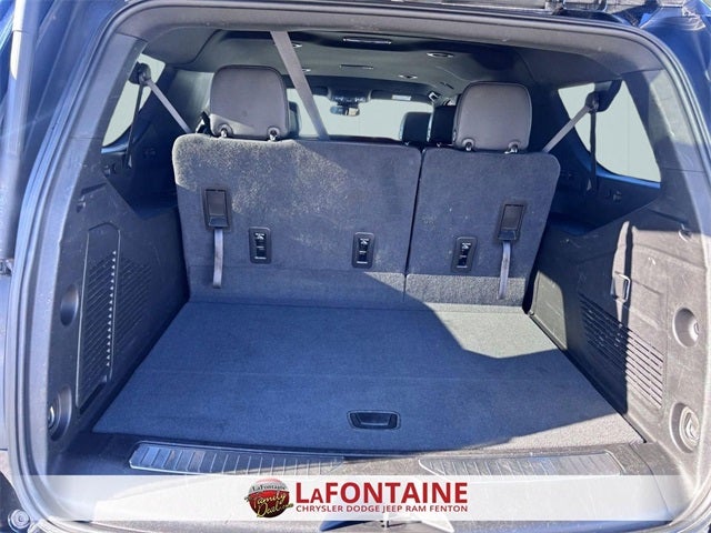 2023 Chevrolet Suburban 4WD RST