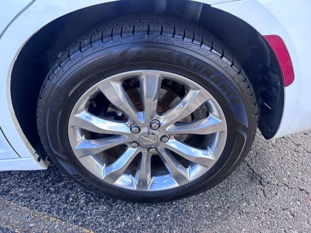 2019 Chrysler 300 Touring