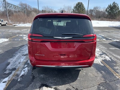 2025 Chrysler Pacifica Select