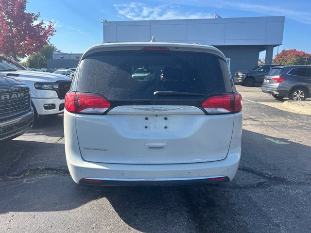2017 Chrysler Pacifica Touring-L Plus