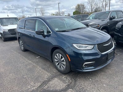 2024 Chrysler Pacifica Hybrid Select