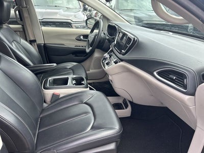 2024 Chrysler Pacifica Hybrid Select