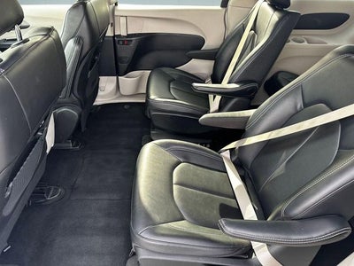 2024 Chrysler Pacifica Hybrid Select