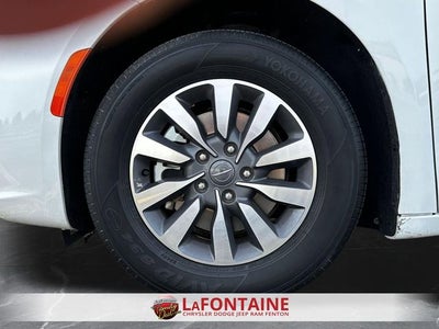 2024 Chrysler Pacifica Hybrid Select