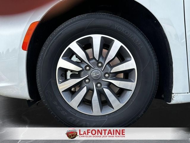 2024 Chrysler Pacifica Hybrid Select