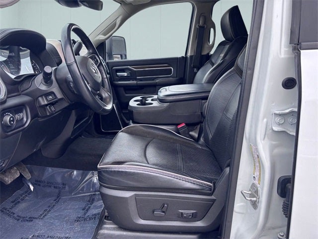 2023 RAM 3500 Laramie Crew Cab 4x4 6'4' Box