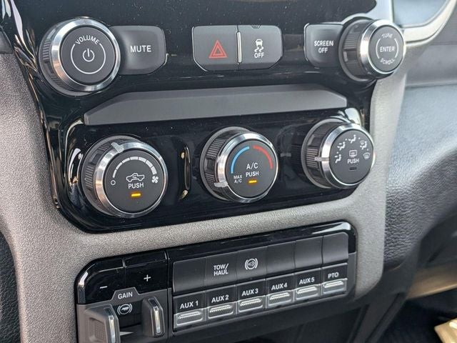 2026 RAM Ram 5500 Chassis Cab RAM 5500 TRADESMAN CHASSIS CREW CAB 4X4 84' CA
