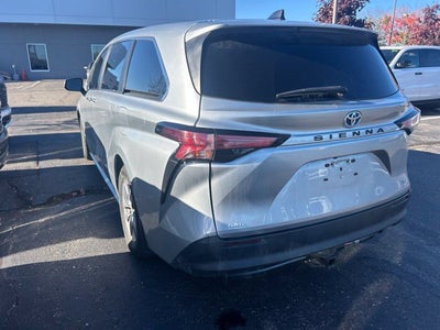 2022 Toyota Sienna XLE 7 Passenger