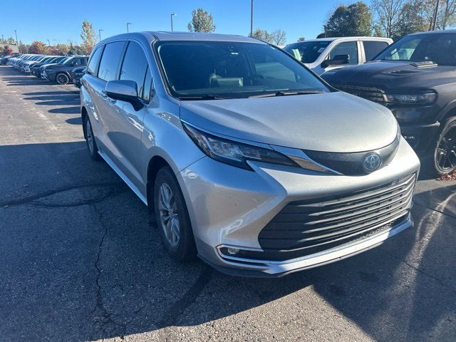 2022 Toyota Sienna XLE 7 Passenger