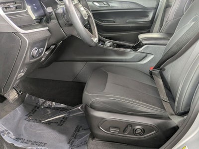 2023 Jeep Grand Cherokee Laredo 4x4