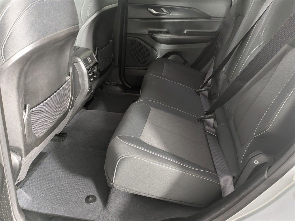 2023 Jeep Grand Cherokee Laredo 4x4