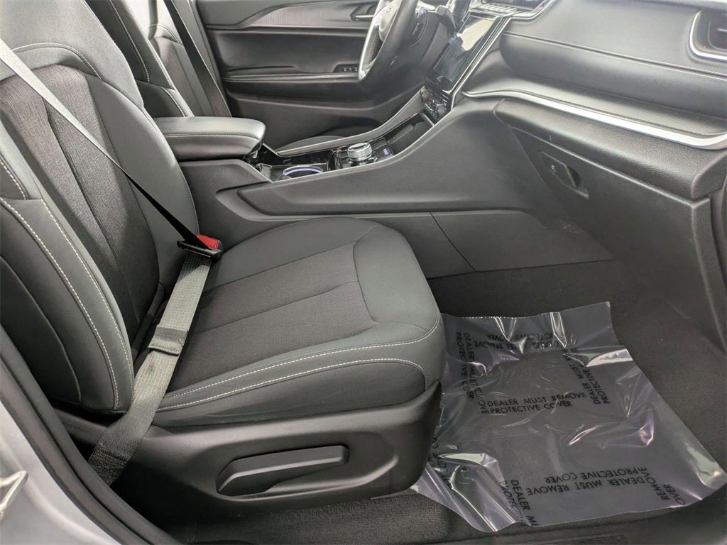 2023 Jeep Grand Cherokee Laredo 4x4