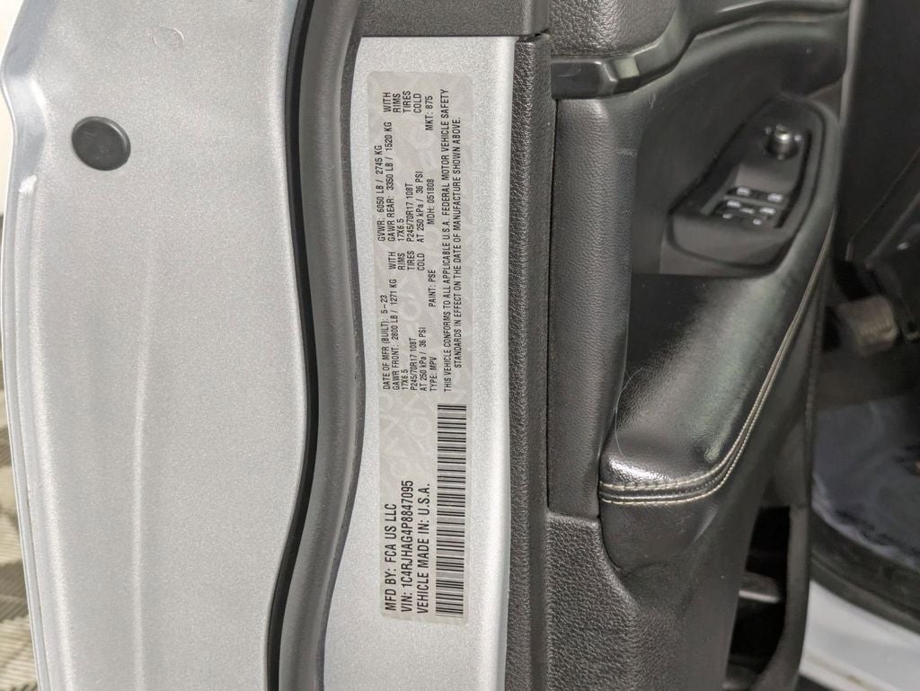 2023 Jeep Grand Cherokee Laredo 4x4