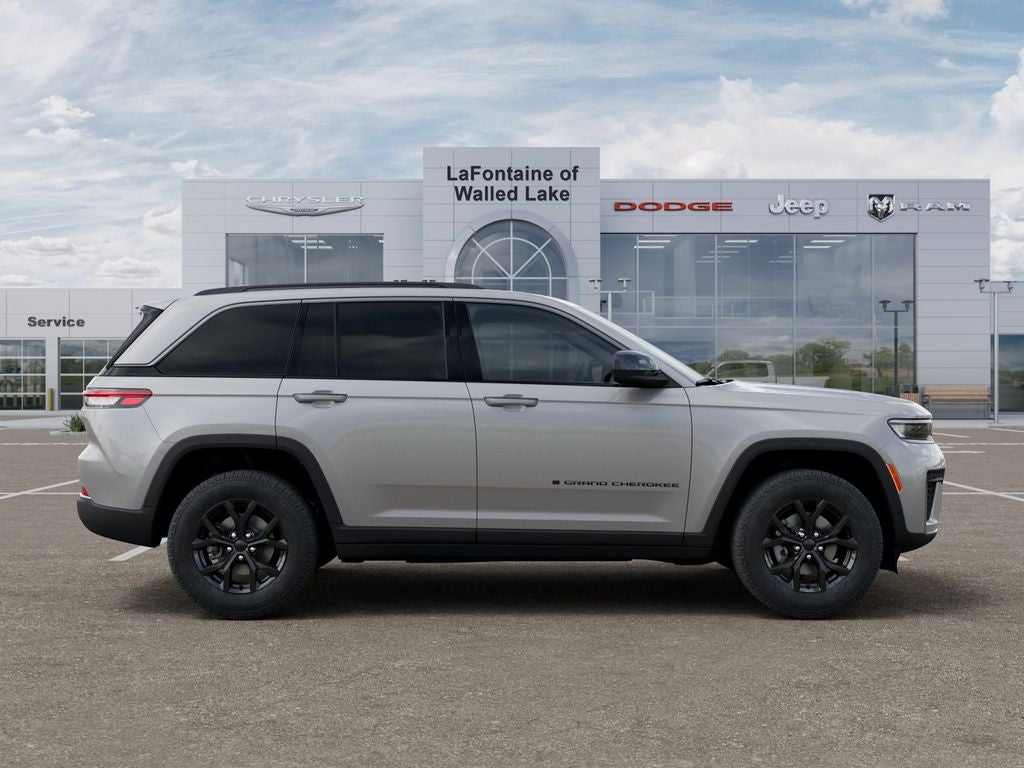 2026 Jeep Grand Cherokee Laredo Altitude