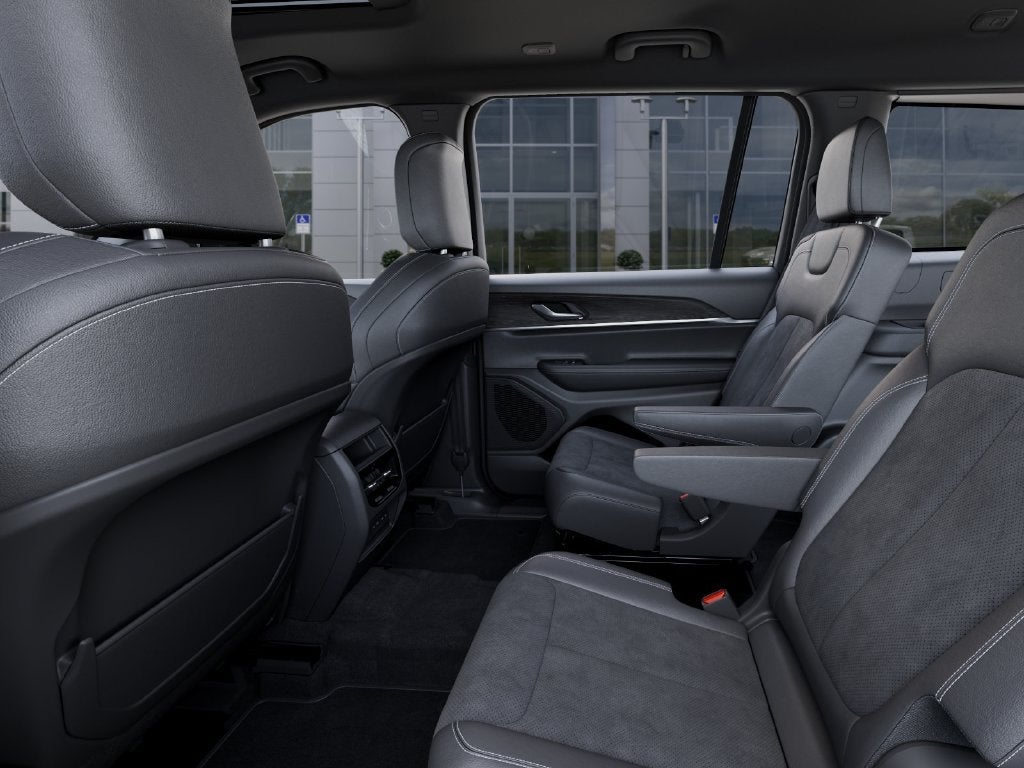 2027 Jeep Grand Cherokee L GRAND CHEROKEE L LAREDO ALTITUDE 4X4