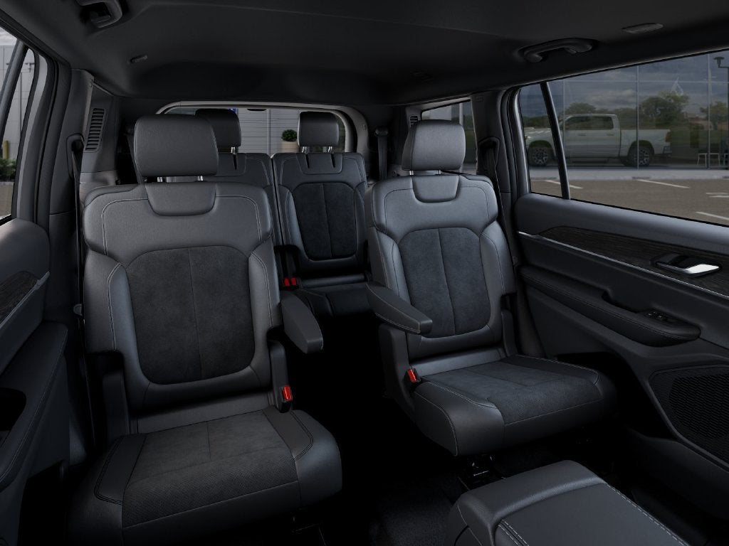 2027 Jeep Grand Cherokee L GRAND CHEROKEE L LAREDO ALTITUDE 4X4
