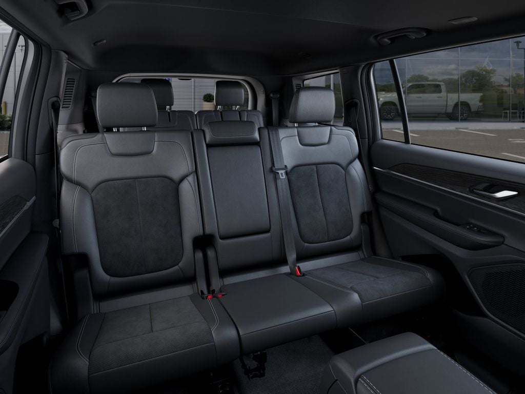 2026 Jeep Grand Cherokee L Laredo Altitude