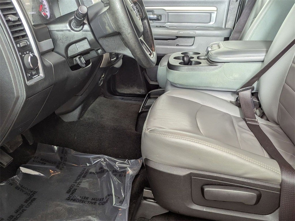 2017 RAM 1500 SLT Crew Cab 4x4 6'4' Box