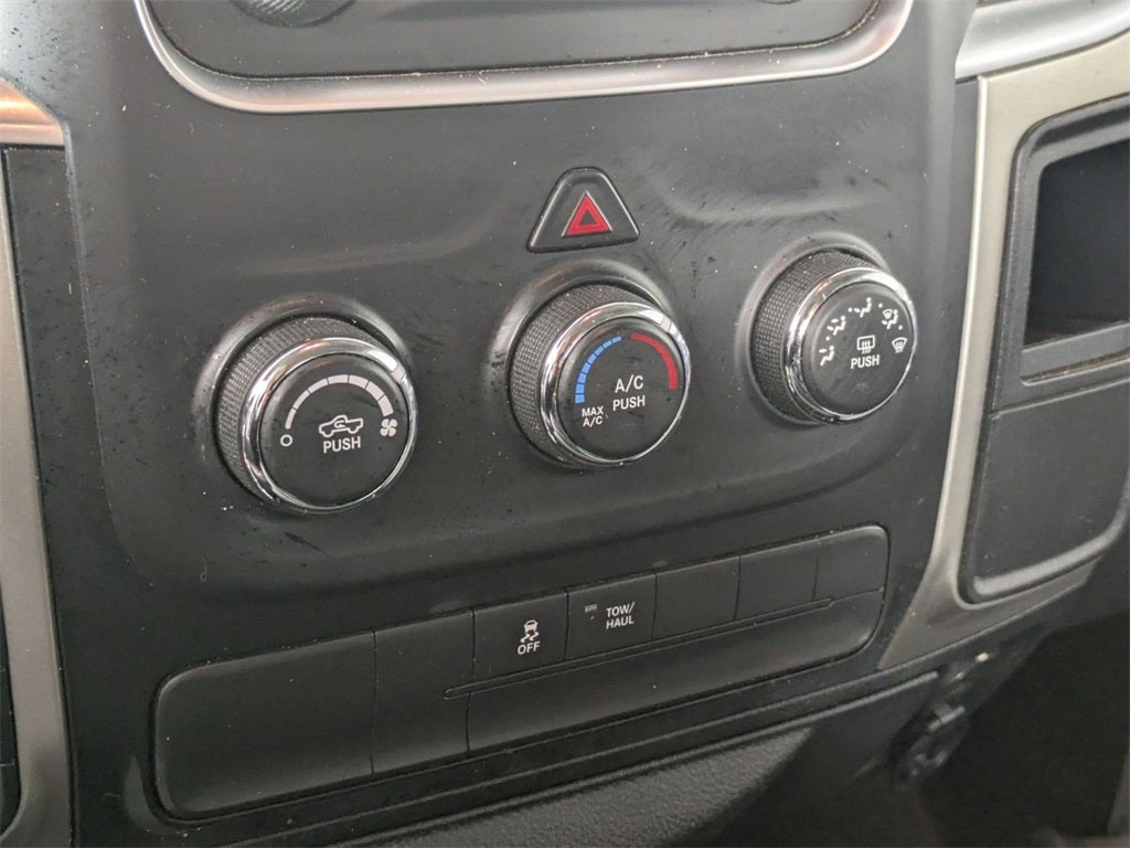 2017 RAM 1500 SLT Crew Cab 4x4 6'4' Box