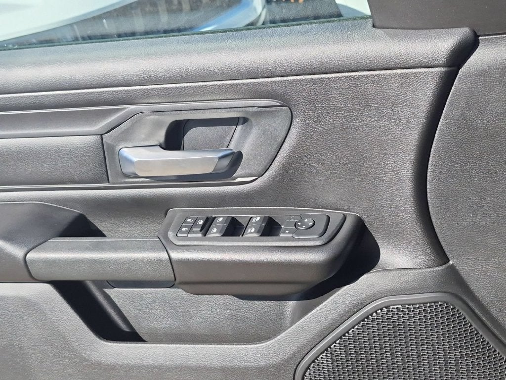 2027 RAM Ram 1500 RAM 1500 TRADESMAN QUAD CAB 4X4 6'4' BOX