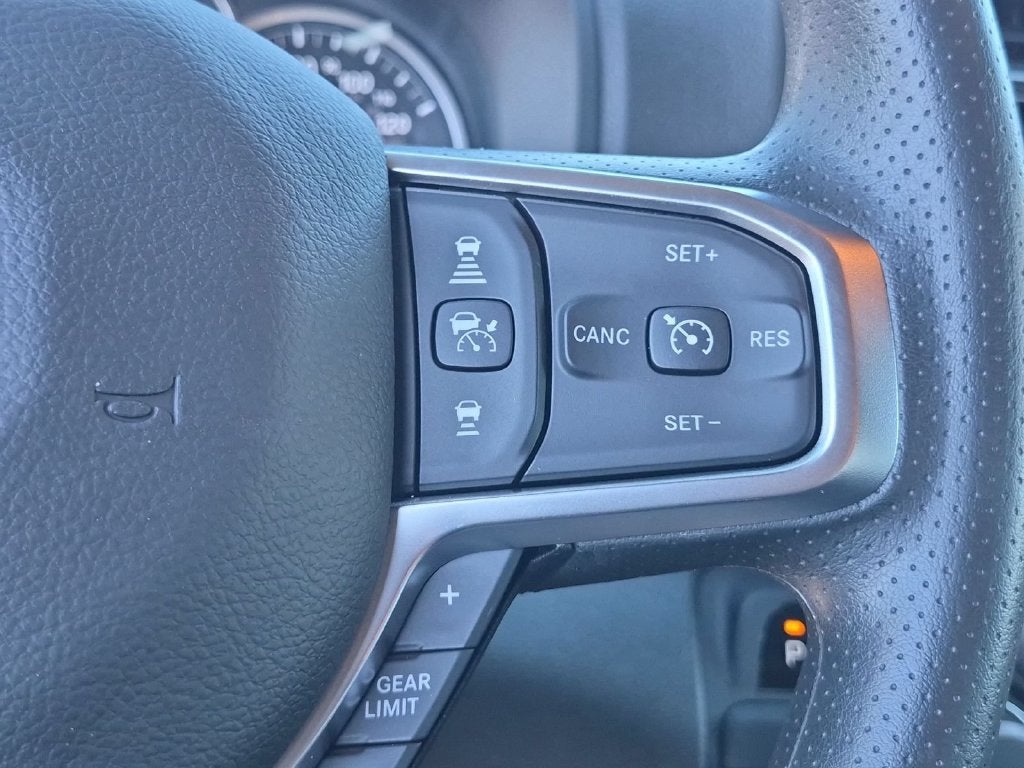 2027 RAM Ram 1500 RAM 1500 TRADESMAN QUAD CAB 4X4 6'4' BOX