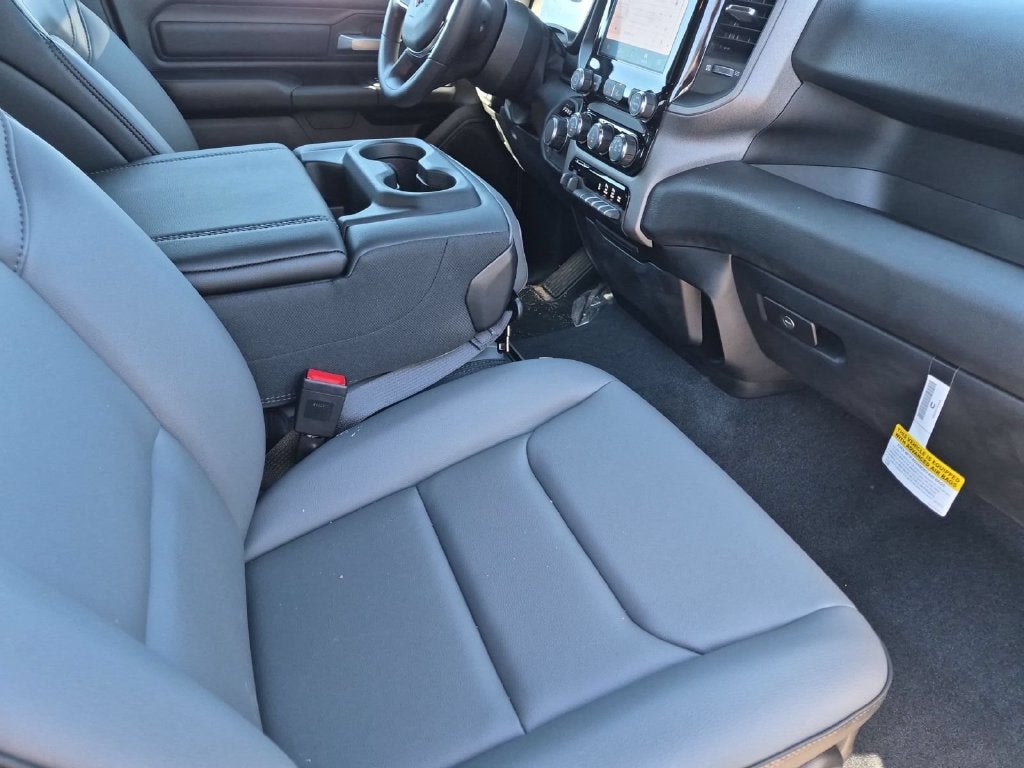 2027 RAM Ram 1500 RAM 1500 TRADESMAN QUAD CAB 4X4 6'4' BOX