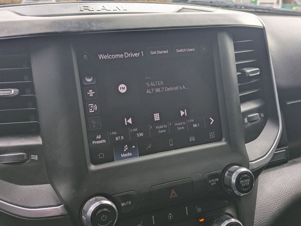 2022 RAM 1500 Big Horn Crew Cab 4x4 5'7' Box